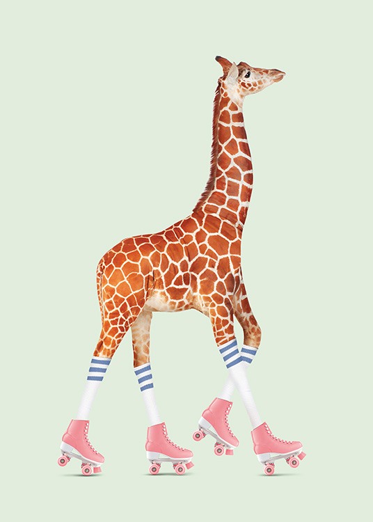  – Affiche amusante d'une girafe sur des rollers sur un fond vert clair 