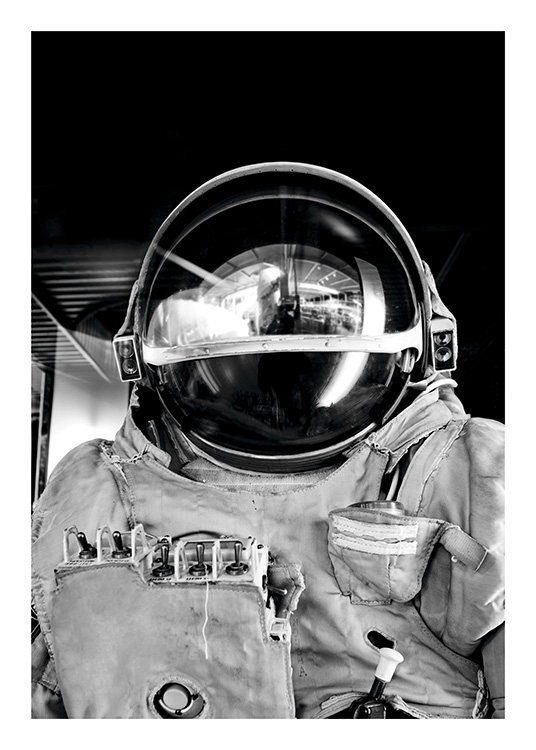 Black and White Astronaut Affiche / Noir et blanc chez Desenio AB (11166)