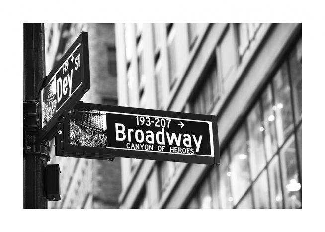  – Photo en noir et blanc du signe Broadway à New York