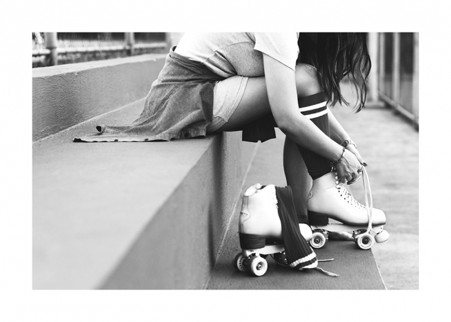 Tie the Roller Skates Affiche / Noir et blanc chez Desenio AB (12594)