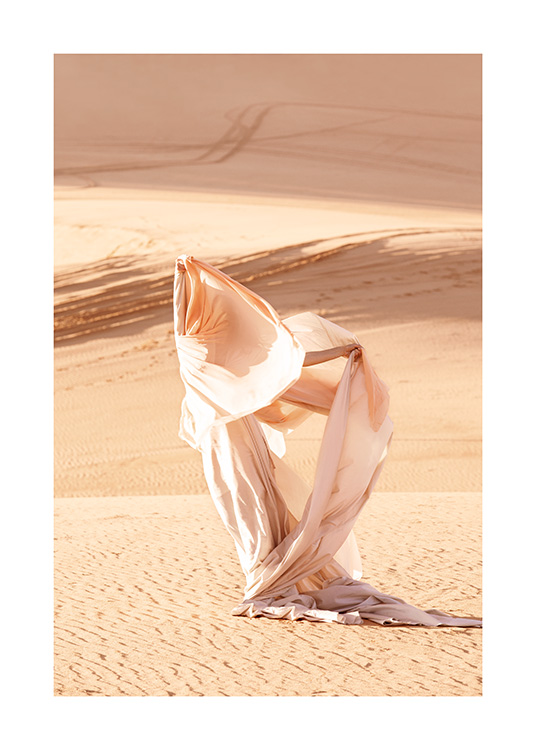  – Photographie de nature avec une femme portant une robe légère fluide dans le désert