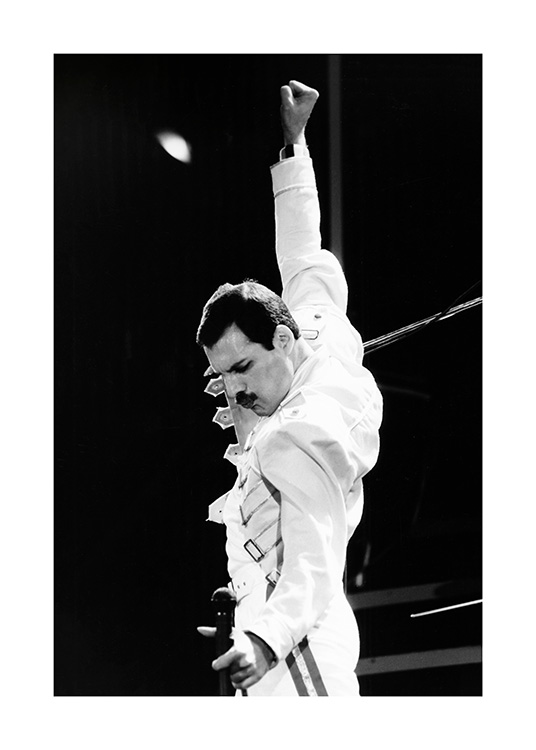  – Photographie en noir et blanc de l’icône Freddie Mercury, chanteur de Queen