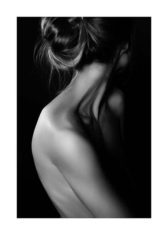  - Photographie en noir et blanc d'une épaule et d'un cou d'une femme nue