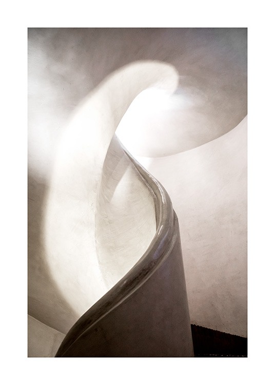  - Photographie d'un escalier en spirale en béton blanc