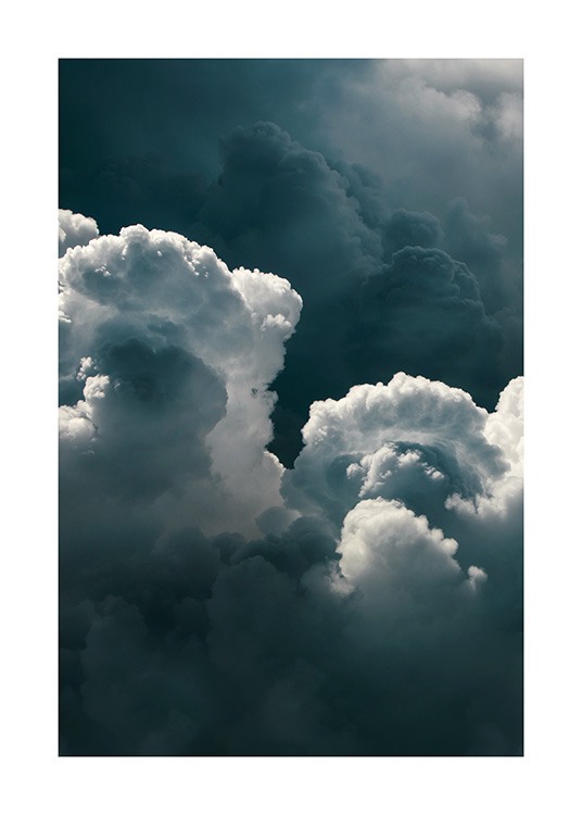  – Photographie de nuages dans un ciel gris foncé orageux