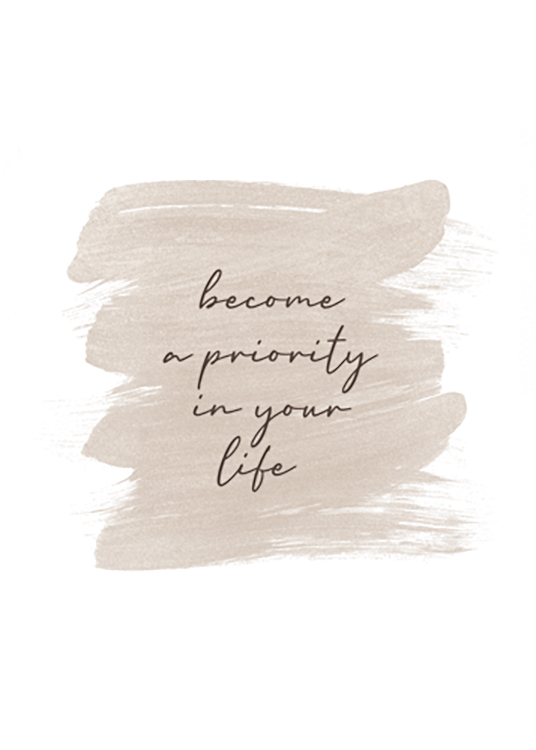  – Texte « Become a priority in your life » avec une forme beige derrière, sur un fond blanc
