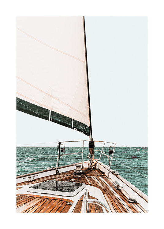  – Photographie de la proue d’un voilier et de l’océan à l’arrière-plan