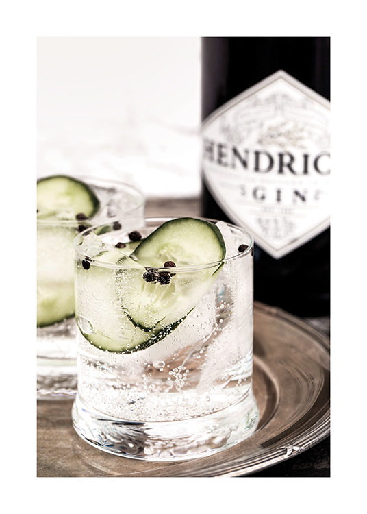  – Photographie d’un gin tonic avec du concombre dans le verre