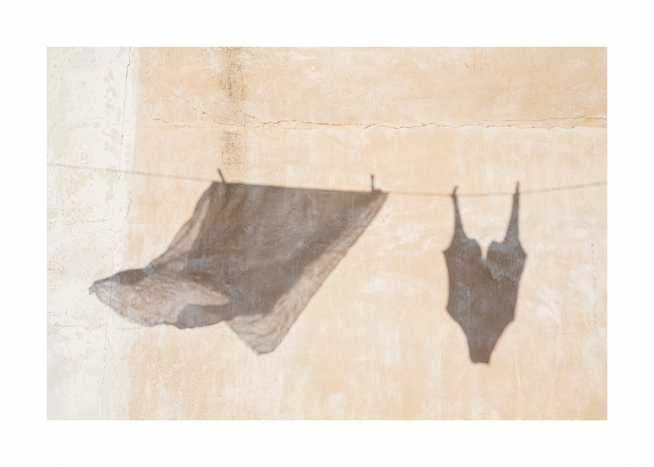 –  Une silhouette d'une serviette et d'un maillot de bain sur une corde à linge