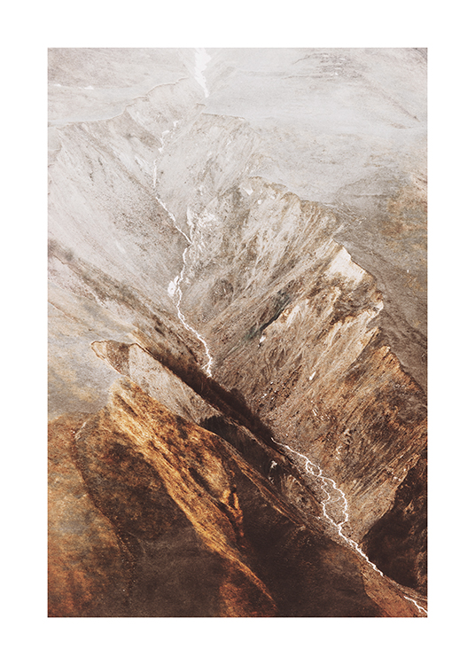  – Photographie vue d’en haut d’un paysage avec des montagnes et une rivière qui les traverse