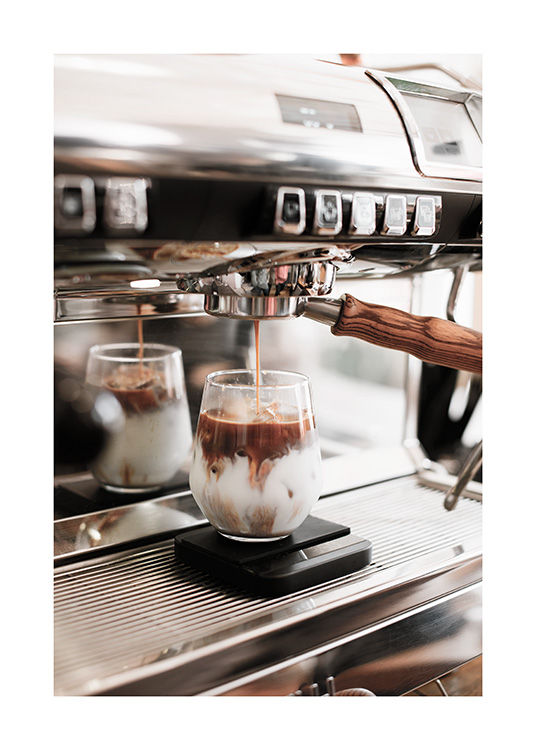  – Photographie d’un verre de café glacé préparé à partir d’une machine à café