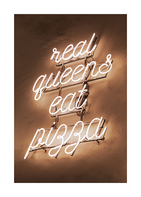  – Photographie d’une enseigne au néon blanc disant « Real queens eat pizza » sur un mur