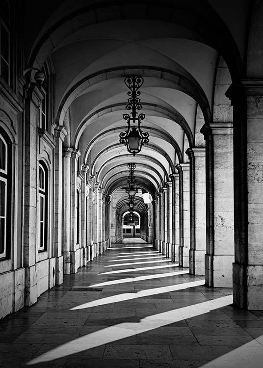 Arched Corridor Affiche / Noir et blanc chez Desenio AB (2564)