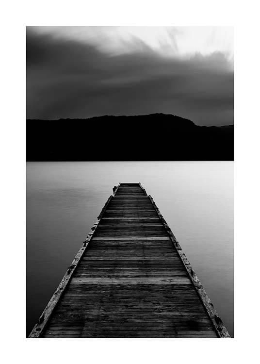 Wooden Pier Affiche / Noir et blanc chez Desenio AB (3305)