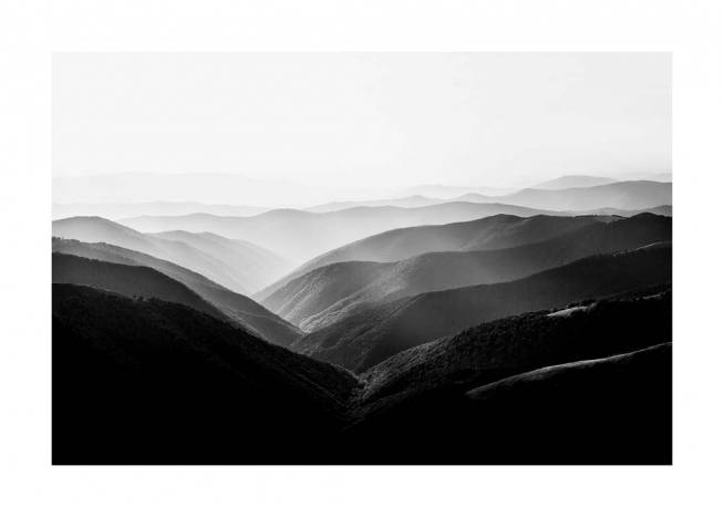 Carpathian Mountains Affiche / Noir et blanc chez Desenio AB (3306)