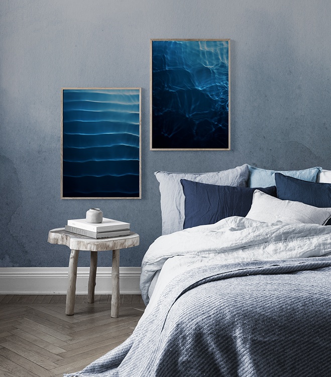 Chambre bleue avec duo de tableaux bleu foncé