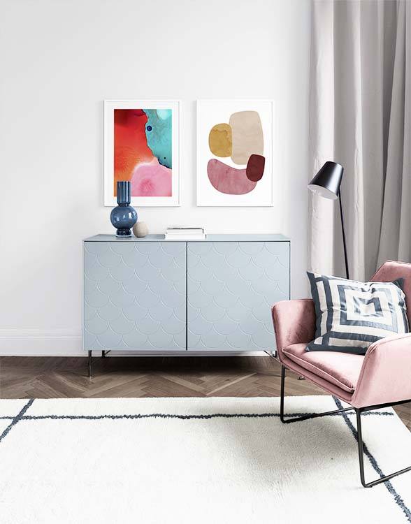 Salon avec art abstrait