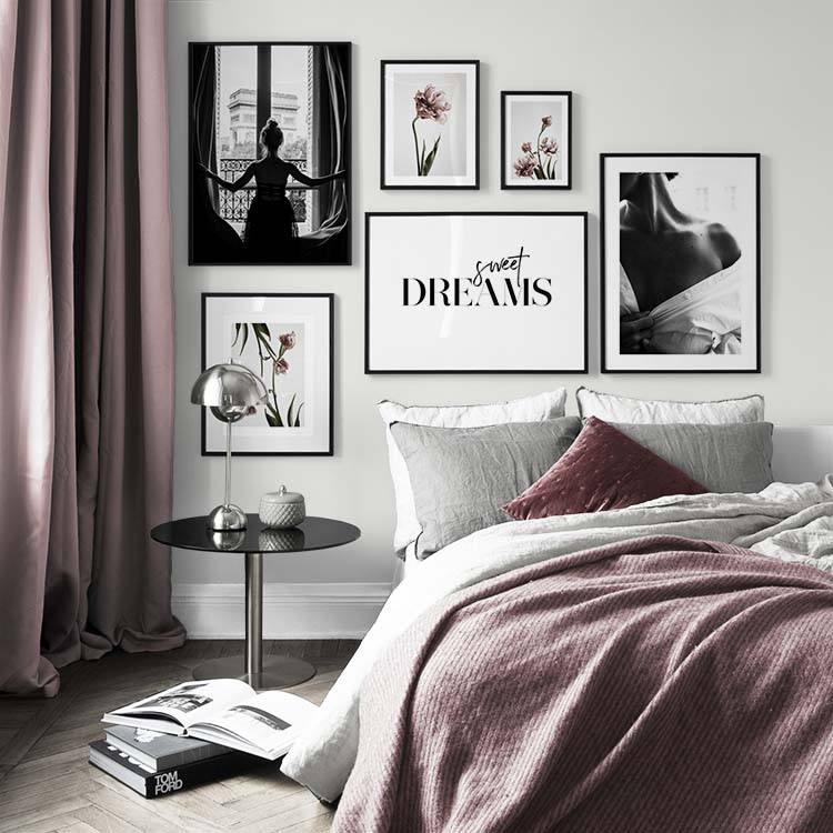 Posters en noir et blanc dans chambre moderne
