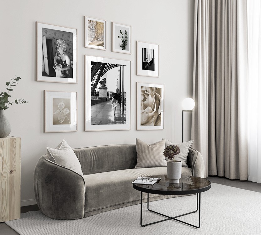 Déco photo noir et blanc et motifs botaniques or dans salon