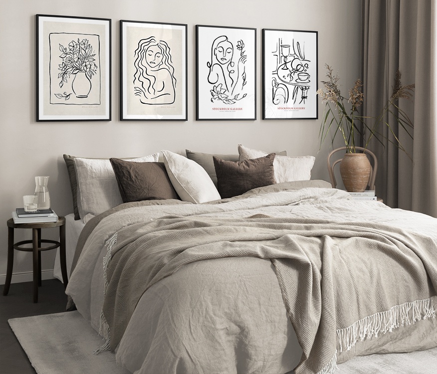 Illustrations peintes noir et blanc et beige dans chambre