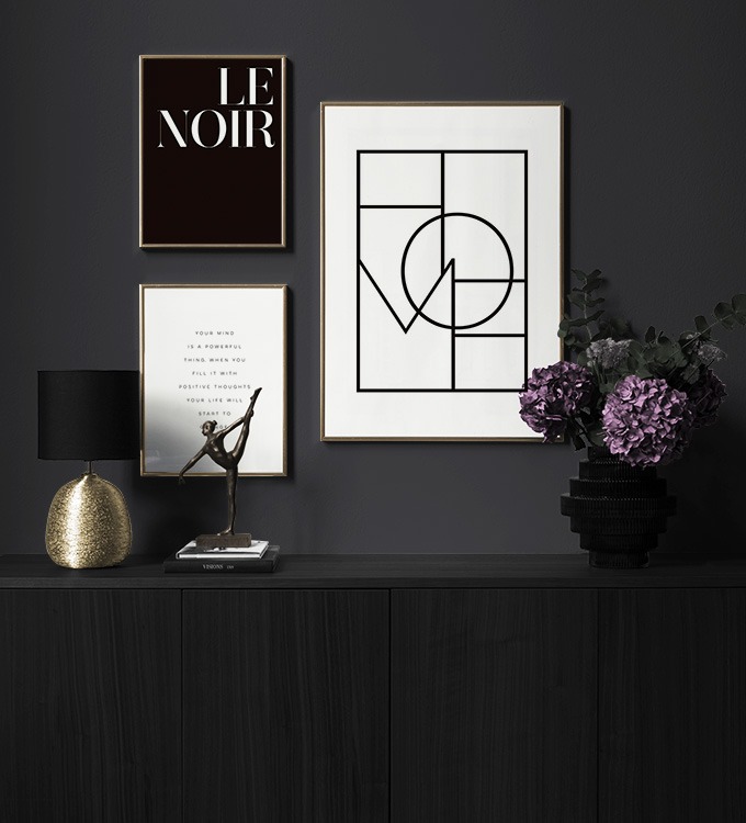 Mur de tableaux minimaliste en noir et blanc